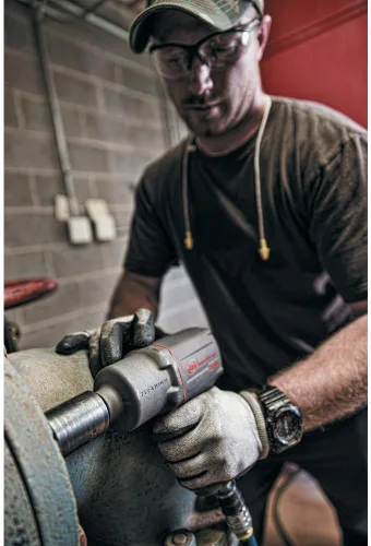 Miniatura 16 de Ingersoll Rand 2235TiMAX Llave de impacto neumática de 1/2 pulgada con salida de par de hasta 1,350 pies-libras