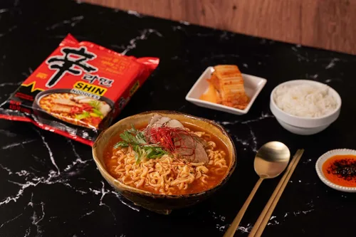 Miniatura 12 de Nongshim Ramen Noodles, Ramen instantáneo gourmet, sopa de fideos microondas premium, Shin picante, paquete familiar, 4.23 onzas (paquete de 20)