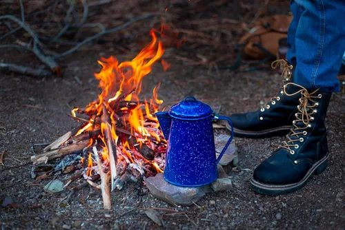 Miniatura 5 de GSI Outdoors Cafetera esmaltada para almacenar café caliente, té para campamento y granja, 8 tazas
