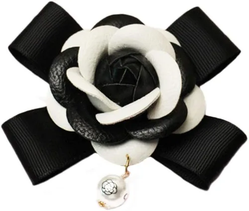 AKOAK Adorno de flor de camelia de piel sintética para llavero bolso e interior del coche (negro/blanco)