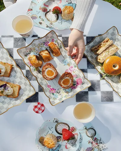 Miniatura 5 de Talking Tables Suministros para fiestas de Alicia en el país de las maravillas Plato de papel para servir Ideal para fiesta de té de sombrerero