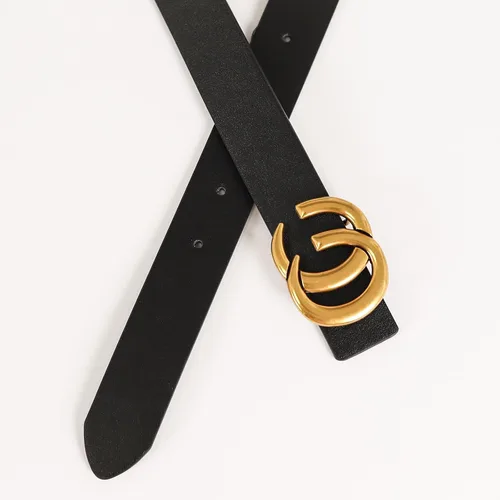 Miniatura 292 de Cinturón de cuero clásico con hebilla de metal para mujer con vestido de jeans