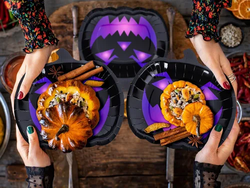 Miniatura 5 de Whaline 24 platos y servilletas de papel de calabaza de Halloween, platos desechables espeluznantes de cara de calabaza negra y morada, decoración