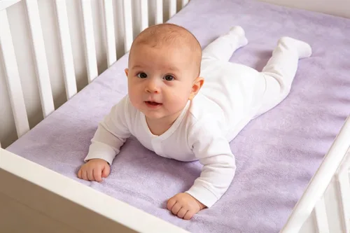 Miniatura 7 de American Baby Company Heavenly Soft - Sábana bajera ajustable de felpilla para cuna de 24 x 38 pulgadas, cálida y acogedora, sábana portátil