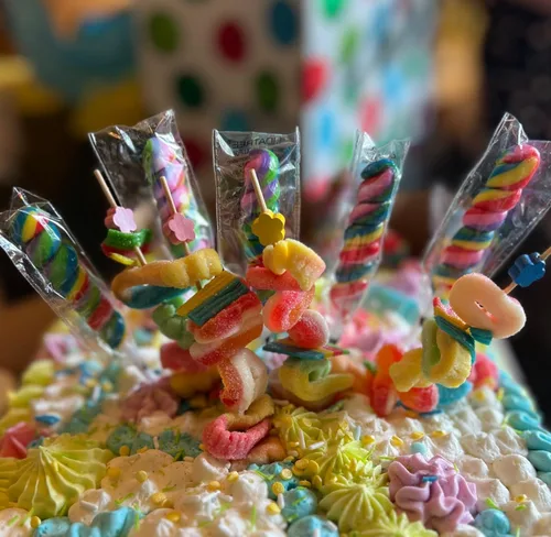Miniatura 4 de Mezcla de caramelo de gomitas ácidas, paquete de 2 libras, cinturones, anillos de melocotón, cuñas de sandía, gusanos, osos, recuerdos de fiesta