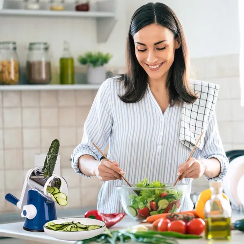 Miniatura 7 de X Home Rallador de queso giratorio para cocina, triturador con 3 cuchillas intercambiables, rallador giratorio con mango y base de succión fuerte