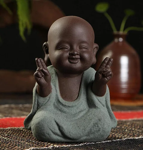 Miniatura 2 de Kingzhuo Estatua de monje de cerámica pequeña y bonita estatua de Buda creativa para bebé, manualidades adorables, adornos clásicos, delicados