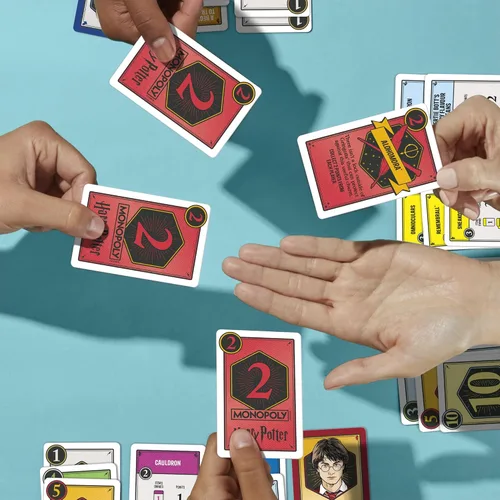 Miniatura 3 de Monopoly Deal: Juego de cartas de Harry Potter Juegos familiares para niños y adultos A partir de 8 años 2 a 5 jugadores 15 minutos