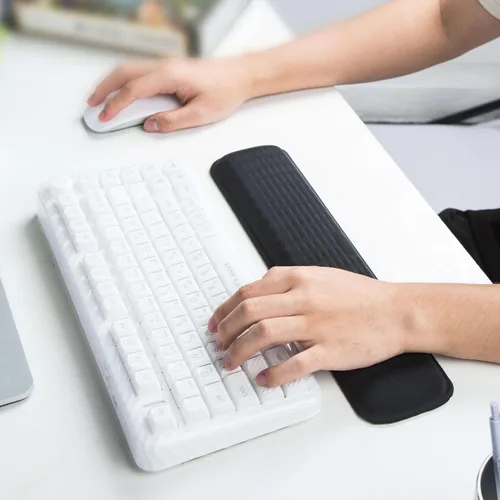 Miniatura 8 de MEKASS Reposamuñecas para teclado para teclado compacto del 60%, soporte ergonómico de espuma viscoelástica suave para muñeca con base Negro