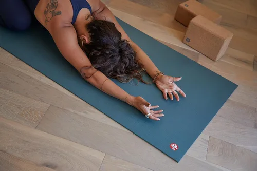 Miniatura 39 de Manduka Esterilla de yoga PRO - 0.236 in Durabilidad de por vida Construcción higiénica Calidad de estudio premium Aprobado por profesores