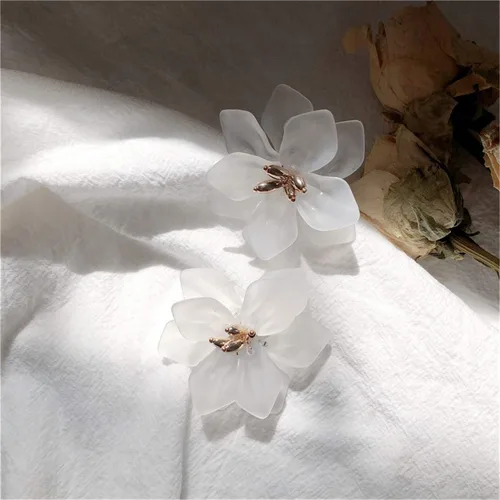 Miniatura 7 de Aretes colgantes únicos hechos a mano con diseño de flores de resina mate grandes y elegantes de acrílico para mujeres y niñas, regalos de joyería
