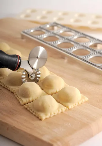 Miniatura 7 de MARCATO Atlas 150 - Máquina para pasta, fabricada en Italia, incluye cortador, manivela e instrucciones, 5.906 in, acero inoxidable y rueda