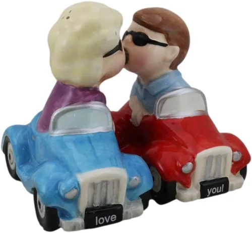 Miniatura 4 de Ebros Gift Juego de saleros y pimenteros con texto en inglés "I Love You", para parejas de San Valentín, besándose en autos vintage, figuras