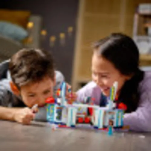 Miniatura 3 de LEGO Friends Heartlake City Movie Theater 41448 Kit de construcción; gran regalo de cumpleaños para niños que aman las películas, nuevo 2021