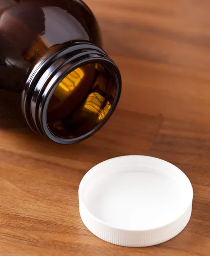 Miniatura 8 de JUVITUS Botella empacadora de boca ancha de vidrio ámbar de 5 onzas con tapa acanalada blanca (paquete de 6)