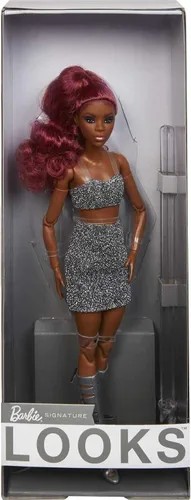 Miniatura 6 de Barbie Signature Looks Doll (Petite, Red Hair) Muñeca de moda totalmente posable con blusa corta y falda brillante, regalo para coleccionistas