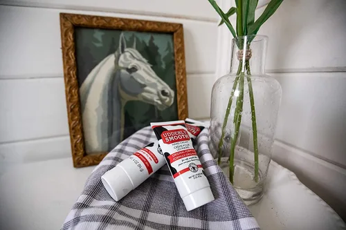 Miniatura 6 de Udderly Smooth Crema de manos, fórmula original para pieles ásperas y secas, hidratación rápida de 24 horas, 4 onzas (paquete de 6)