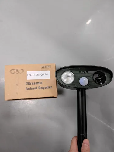 Miniatura 7 de Repelente de ciervos Squirrel Racoon Fortress Pro, repelente de animales ultrasónico solar para exteriores con luz intermitente, dispositivos