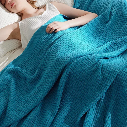 Miniatura 7 de Bedsure Gentlesoft - Manta de 100 % algodón tamaño King para cama, transpirable y suave, gruesa y acogedora, manta de Navidad de punto gofre, regalo