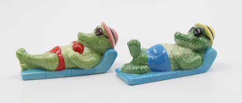 Miniatura 5 de Cosmos Gifts 20787 - Juego de coctelera de porcelana fina en traje de baño, bronceador solar, salero y pimentero, 4 pulgadas de largo