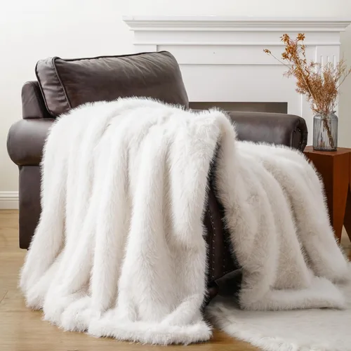 Miniatura 19 de BATTILO HOME Manta de Tiro de Piel Sintética Negra Mullida y Lujosa, Manta Negra para Sofá, Sillón, Silla, Cama, Mantas de Piel Mullida, Suave
