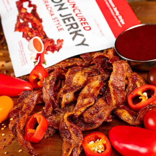 Miniatura 4 de Sriracha - Carnívoro con sabor a tocino, 0.42 oz de proteína por bolsa, tierno y fácil de masticar, tocino totalmente cocido, hecho en Estados