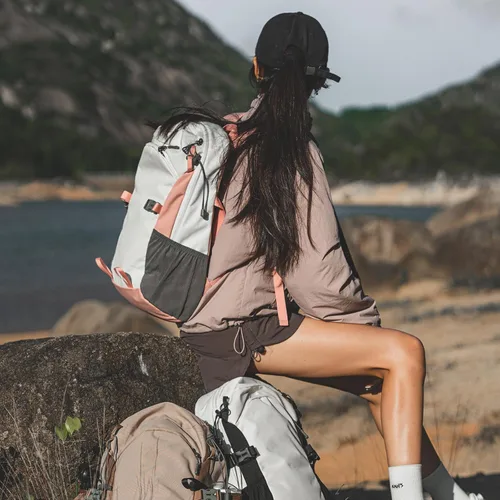 Miniatura 5 de Mochila pequeña de senderismo con correa para el pecho para mujer, mochila de viaje ligera impermeable de 20 litros con correas acolchadas, mochila