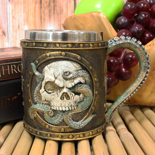 Ebros Nautical Cthulhu Cósmico Octopus Wrecking Cráneo humano en marco de ojo de buey con ancla taza de bebida de resina de 13 oz con forro de acero