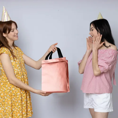 Miniatura 2 de BLEWINDZ Bolsas de Regalo Coloridas con Papel de Seda – 12 Bolsas de Regalo Reutilizables Tamaño Mediano - Ideales para Bolsa de Dulces, Cumpleaños