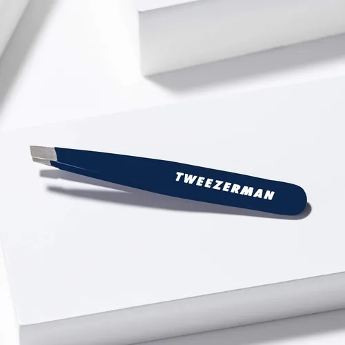 Miniatura 5 de Tweezerman Mini pinzas inclinadas exclusivas de noche azul