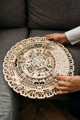 Miniatura 2 de Wood Trick - Kit de modelo mecánico de madera de calendario maya de pared - 41 cm - Rompecabezas de madera 3D para adultos, constructor