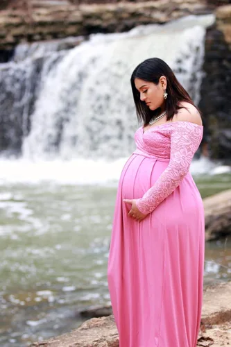 Miniatura 3 de Molliya - Vestido largo de maternidad de encaje y hombros descubiertos Maxi vestido elegante elástico, para baby shower y sesión de fotografías