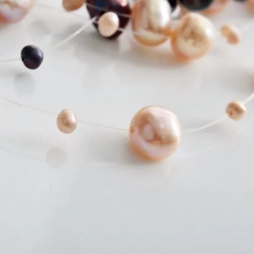 Miniatura 4 de LUREME Collar de ilusión de perlas de agua dulce irregulares multicolor y negro multicapa para mujer (01000555-padre), Perla, Perla