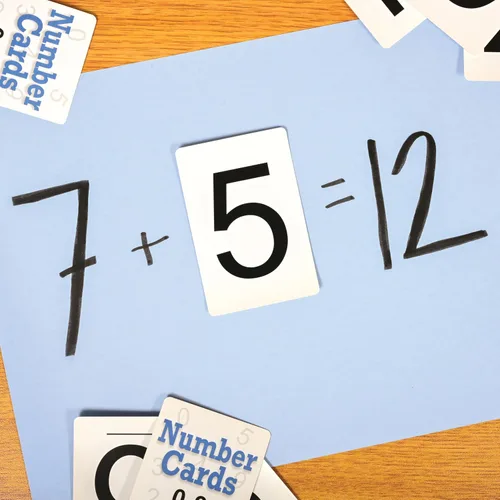Miniatura 4 de Learning Advantage Tarjetas de números 0-9 Negro Juego de 50 Reconocimiento de números de práctica Recurso de aula