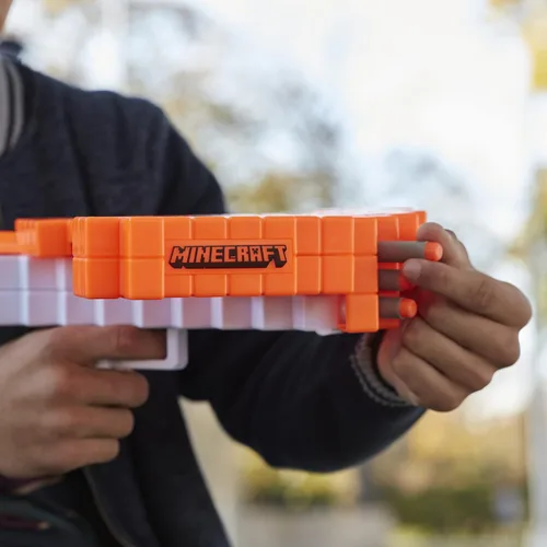 Miniatura 4 de Ballesta de dardos Nerf Minecraft Pillager, incluye 3 dardos Elite, acción real de ballesta, juguetes para niños y niñas de 8 años en adelante