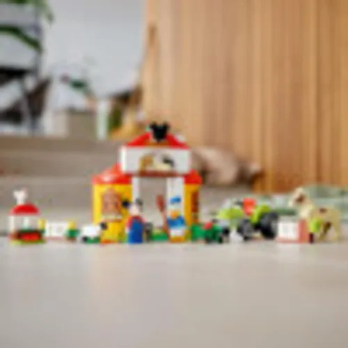 Miniatura 6 de LEGO Disney Mickey and Friends Mickey Mouse & Donald Duck's Farm 10775 Kit de construcción; un juego creativo para niños; nuevo 2021 (118 piezas)