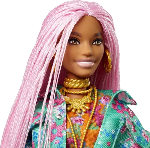 Miniatura 5 de Barbie Muñeca extra y accesorios con trenzas largas rosas en chaqueta floral verde azulado y traje floral de 2 piezas con ratón DJ Pet