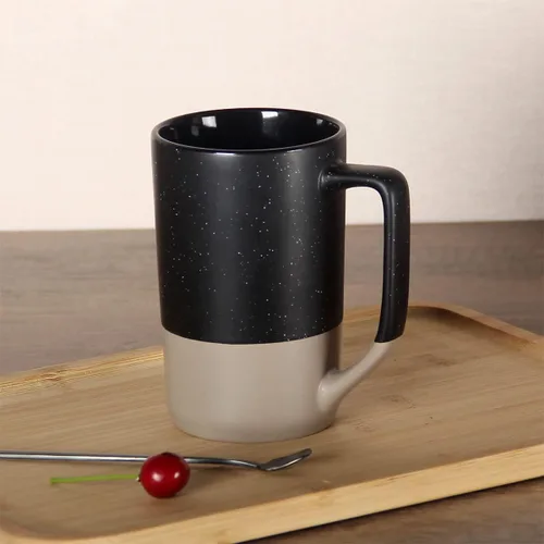 Miniatura 3 de Taza de café grande de 16 onzas, combinación de dos colores, taza de té grande de cerámica con mango cuadrado con moteado blanco para hombres y Negro