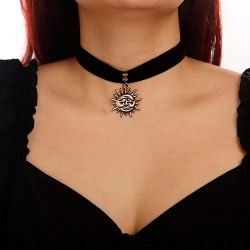 BERYUAN Collar negro de Halloween con luz para mujeres y niñas, gargantilla de disfraz para adolescentes, adolescentes y niñas