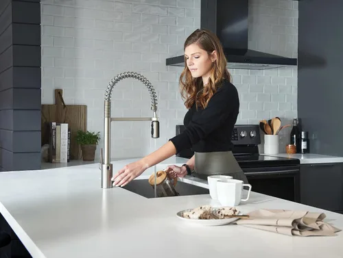 Miniatura 13 de Grifo de cocina Moen Align Spot Resist acero inoxidable con sensor de onda Motionsense sin contacto de una manija con resorte de arco alto extraíble