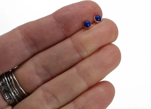 Miniatura 33 de Aretes de tuerca con piedras preciosas para mujeres y niñas, bisel redondo de 0.157 in de plata esterlina 925