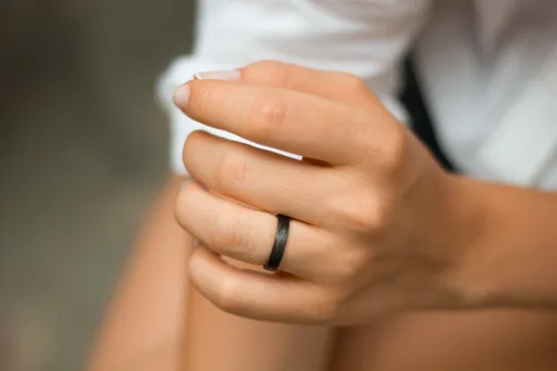Miniatura 4 de Women's carbon fiber ring. Modern black flat wedding band. Water resistant, very durable and hypoallergenic. (00101_4N)