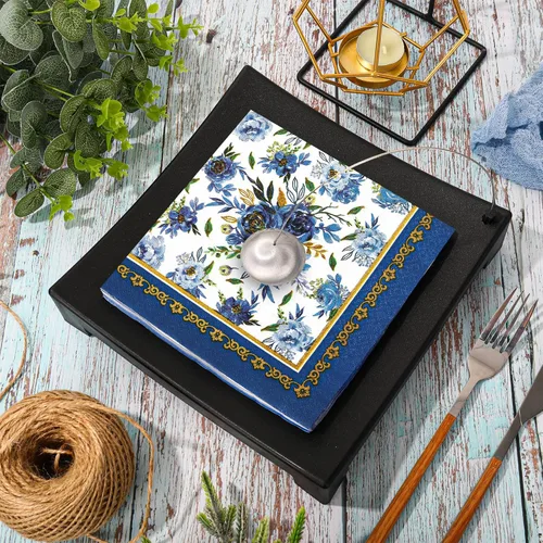 Miniatura 3 de AnyDesign Paquete de 80 servilletas de papel florales de color azul marino con flores azules y blancas, servilletas desechables para almuerzo, marco