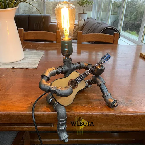 Lámpara de guitarra steampunk industrial - Lámpara de mesa/escritorio única con foco Edison, lámpara decorativa vintage para hombres, amantes de la
