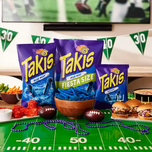 Miniatura 4 de Takis Blue Heat Rolled Tortilla Chips, sabor a chile picante, caja multipaquete con 14 bolsas de 9.9 onzas