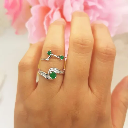 Miniatura 5 de Dazzlingrock Collection - Juego de anillos de compromiso para novia, oro blanco y esmeralda de 10 quilates