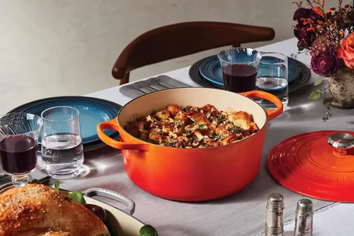 Miniatura 7 de Le Creuset Horno holandés redondo Signature de hierro fundido esmaltado, 5.5 cuartos de galón., Llama