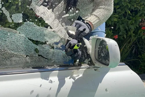 Miniatura 10 de resqme Herramienta de escape de coche con llavero de emergencia original, cortador de cinturón de seguridad 2 en 1 y rompeventanas, fabricado