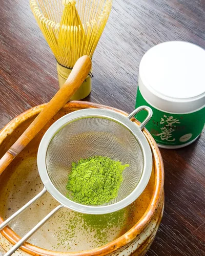 Miniatura 3 de SUMIRE Matcha polvo de matcha de grado ceremonial fabricado en Japón Kagoshima, verde vibrante, suave, Umami, rico en antioxidantes, perfecto
