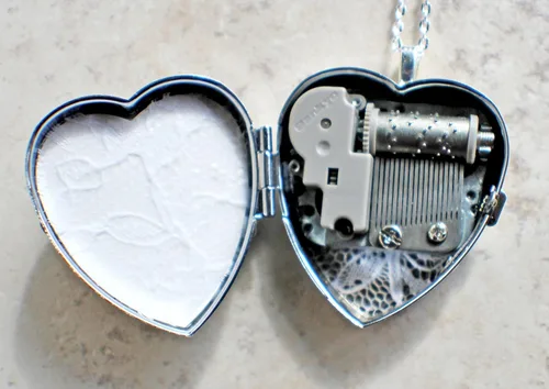 Miniatura 5 de Fairy Music Box Locket in Silvertone